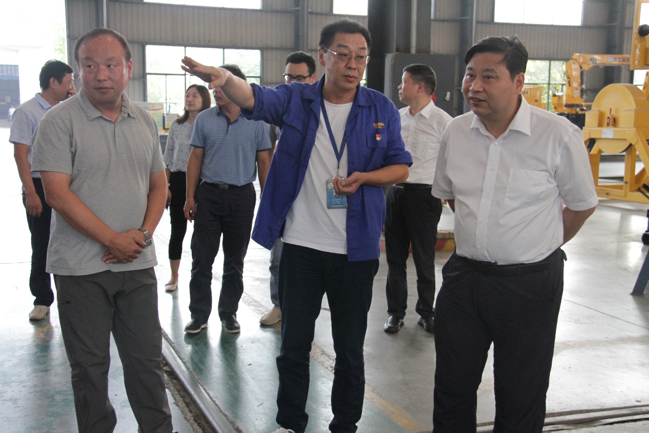 襄阳市银保监分局调研小组一行莅临FH（中国）重工展开实地调研